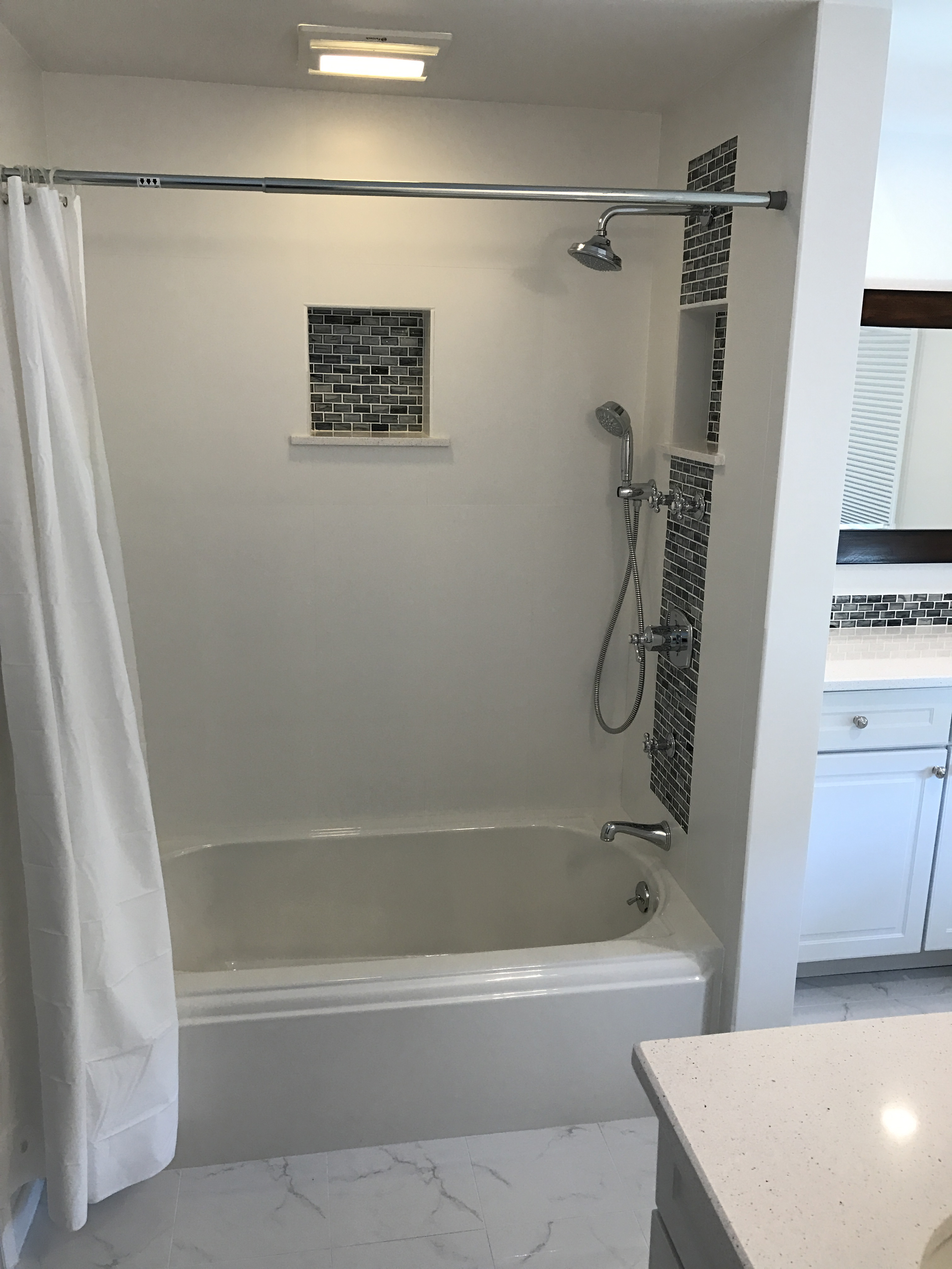 Shower/tub combo with mosaic tile